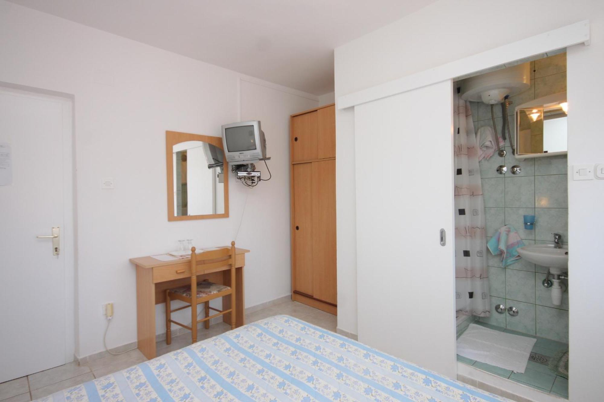 Apartments And Rooms With Parking Space Mali Lošinj Pokoj fotografie