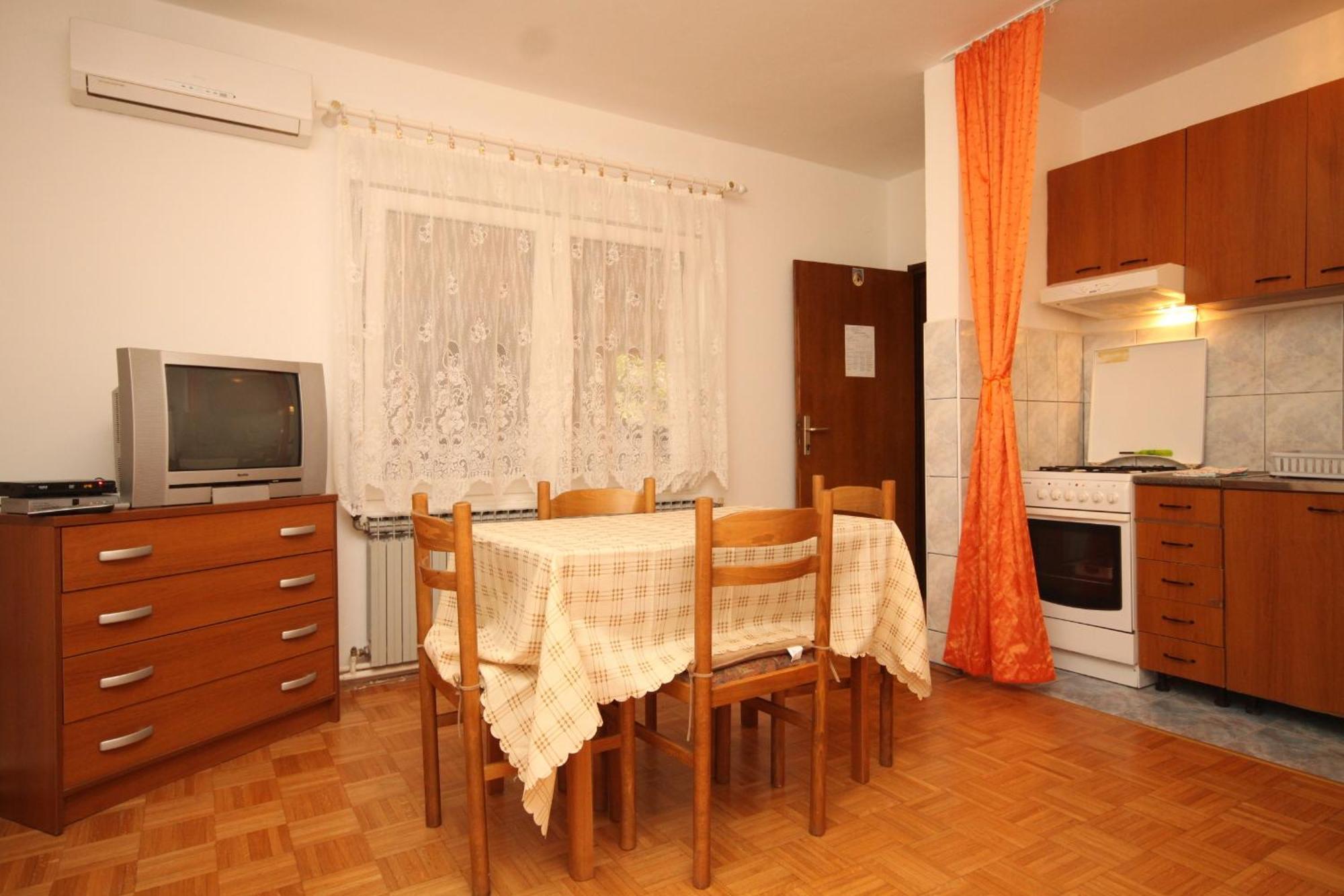 Apartments And Rooms With Parking Space Mali Lošinj Pokoj fotografie