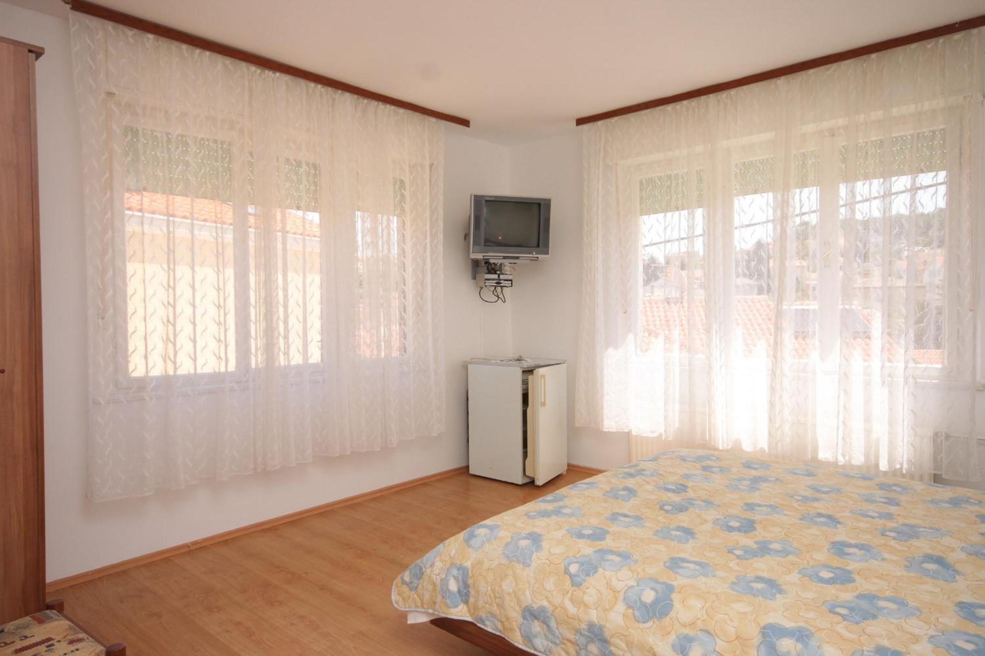 Apartments And Rooms With Parking Space Mali Lošinj Pokoj fotografie